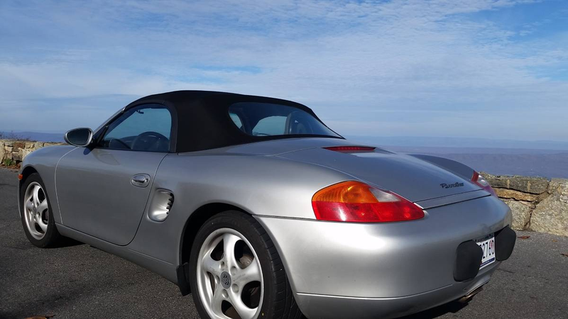 Illustration for article titled At $5,800, Could This 1998 Porsche Boxster Be a Deal of Historic Proportions?